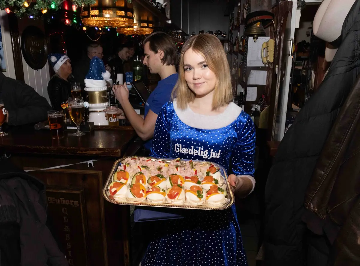 Tuborg Julebryg being served on J-Day